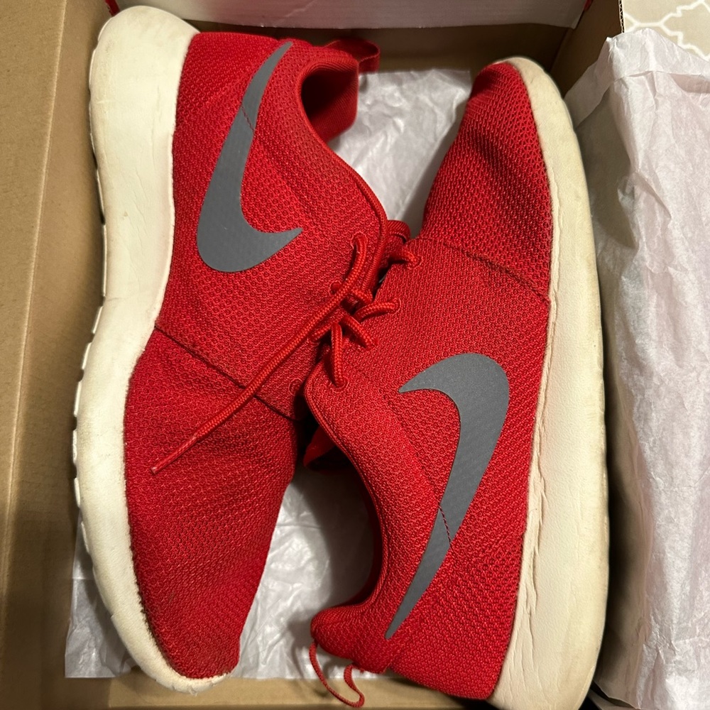 Men’s 11 Nike Rosherun
